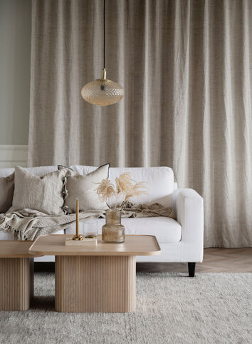 Sullivan Soffbord 80x80 i mysigt inredd vardagsrumsmiljö