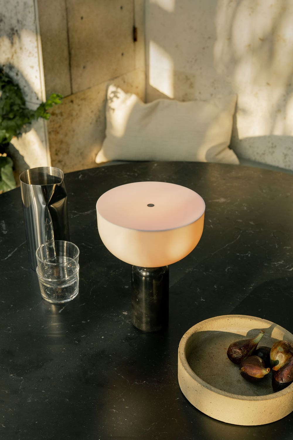 New-Works_Orangerie-2022_Kizu-Portable-Table-Lamp_Black_3.jpg New-Works_Orangerie-2022_Kizu-Portable-Table-Lamp_Black_3