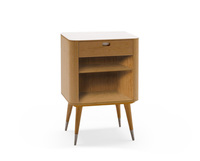 AK 2405 Sängbord i ek med Point-ben från Naver Collection. 