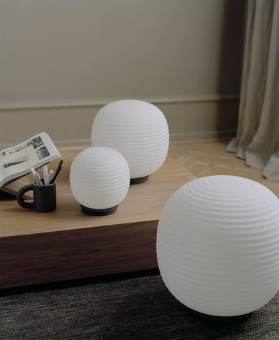 New-Works_Lantern-Globe-table-Lamp_Small_Medium_Lantern-Globe-Floor-Lamp_Large.jpg Lantern Globe Lampa i olika storlekar