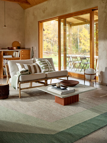 Levels Matta Grön under soffbord i vardagsrum