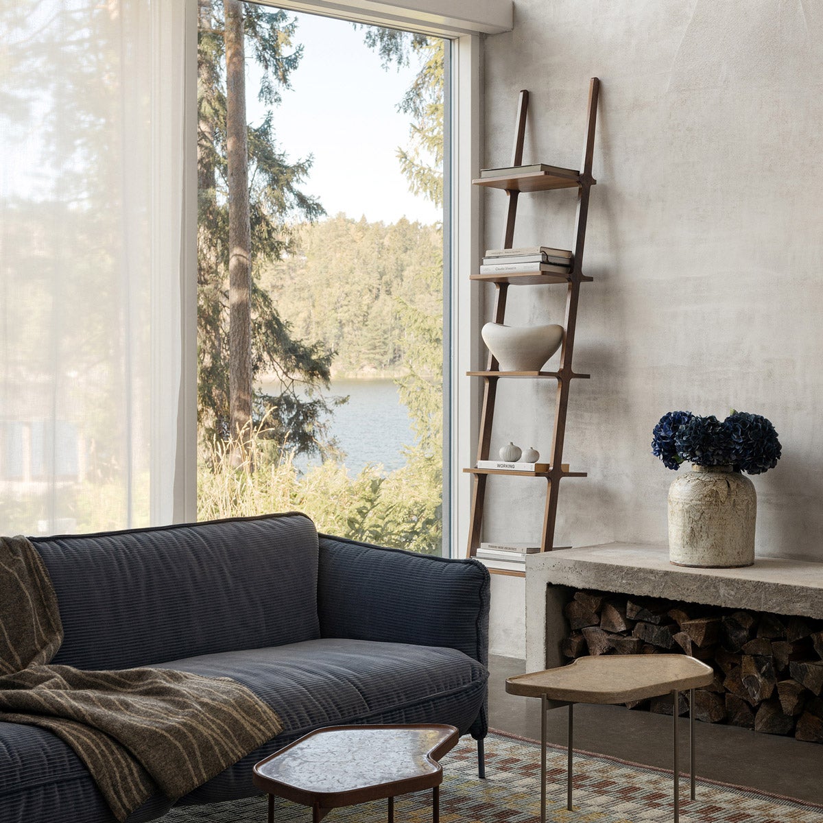 Libri Hylla 5 Hyllplan bredvid fönster i vardagsrum
