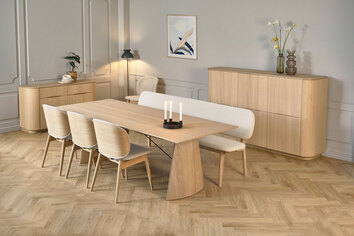 Collum Matbord med matstolar och bänk i beige tyg