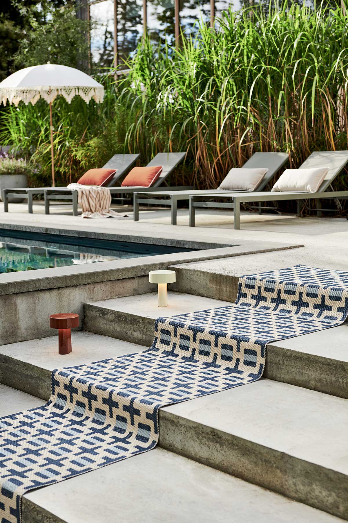 Pappelina-Tom-Runner-Ocean-Blue-Lifestyle