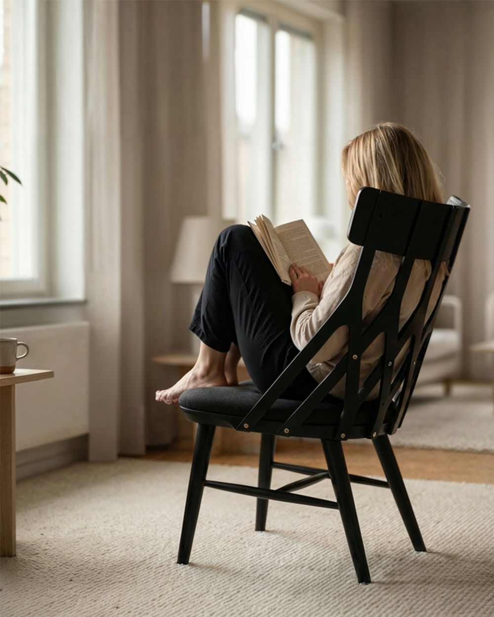 y5-loungechair-blackash-lifestyle-01-hansk