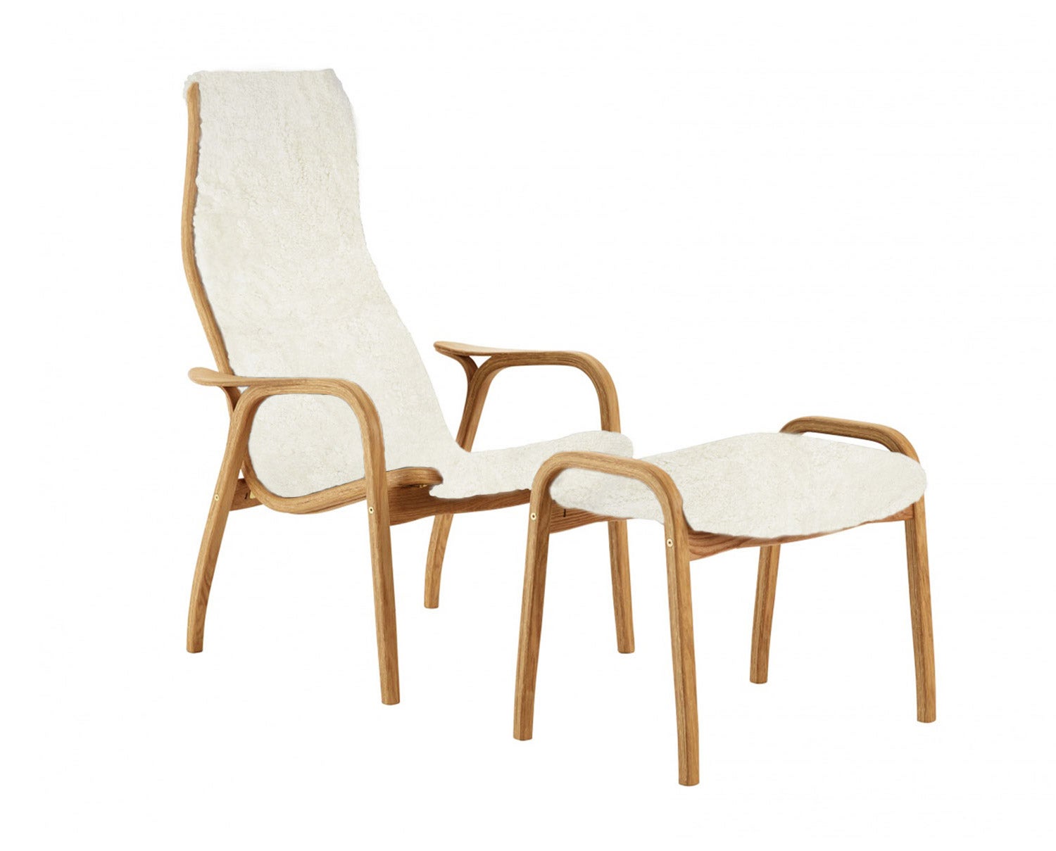 Lamino fåtölj med pall i ek, klädd i fårskinnsfärgen vit