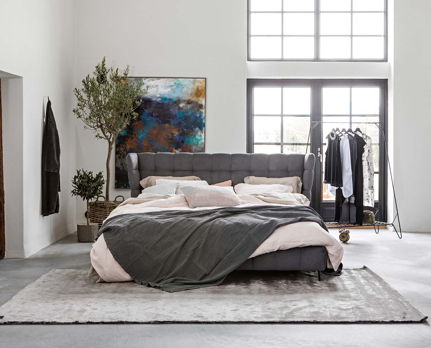 Mario Sängfram i ljust, öppet sovrum