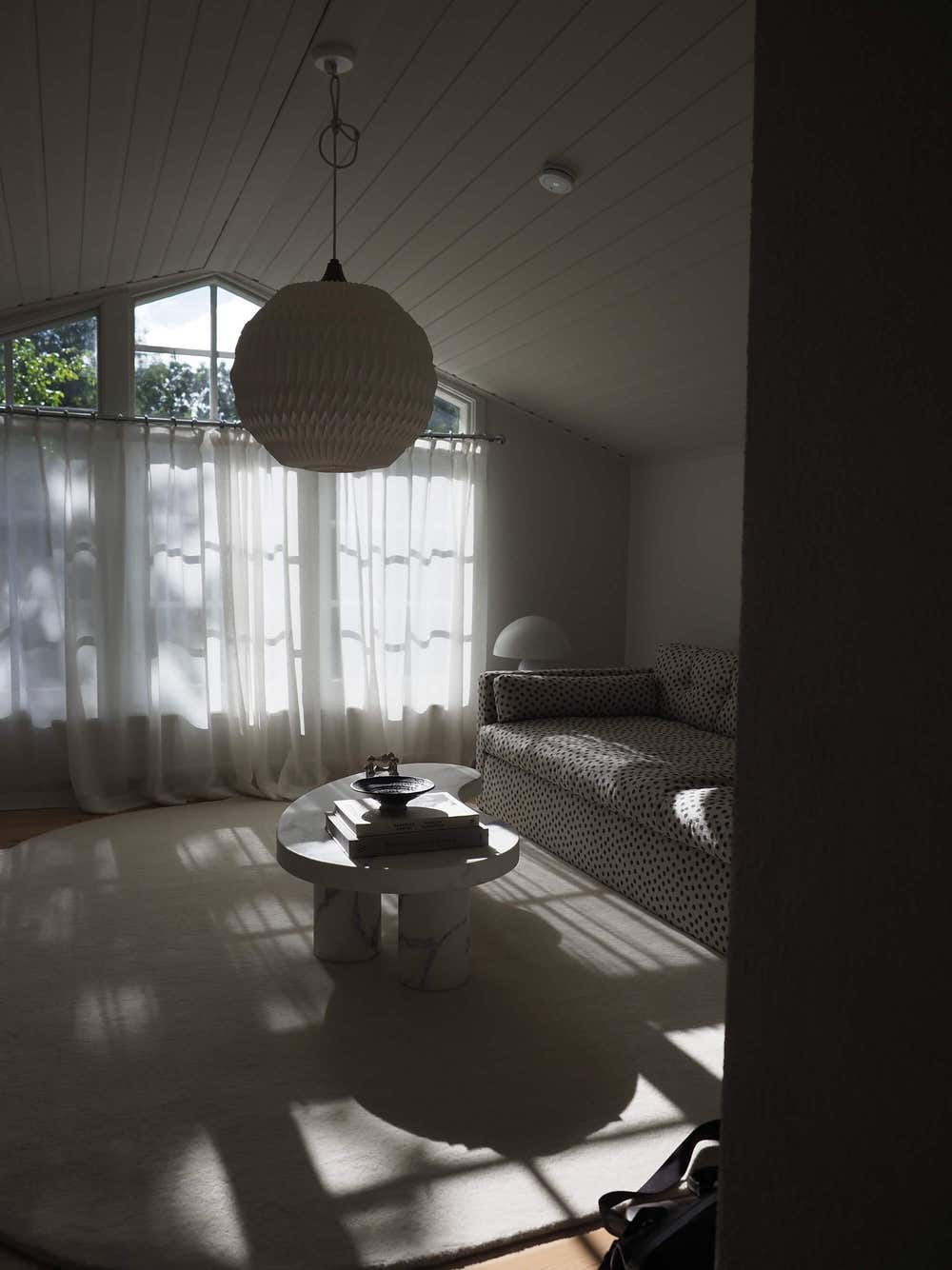 Jana-Heinrici-sommarhus-kok-Vardagsrum-LeKlint-Lampa.jpg Jana-Heinrici-sommarhus-kok-Vardagsrum-LeKlint-Lampa