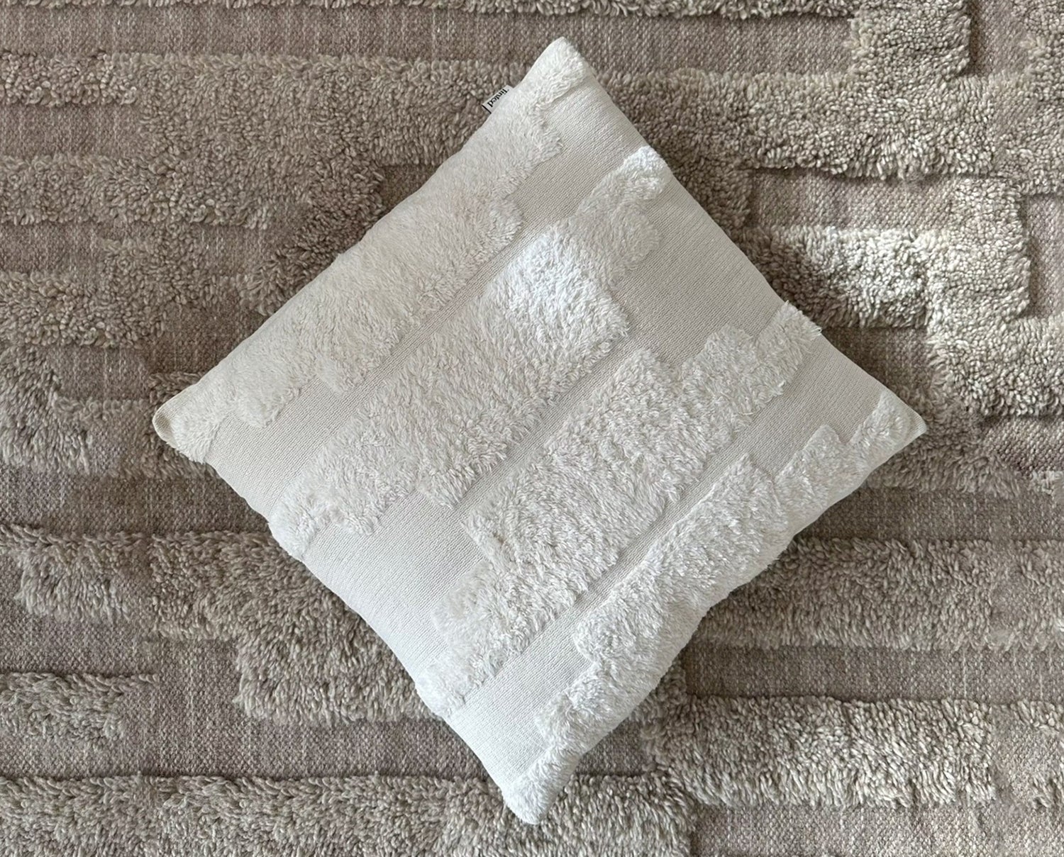 Keller_Cushion_Large_Rug_Lifestyle