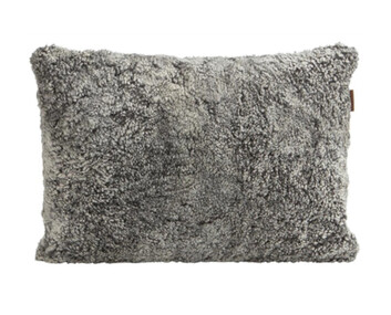 Alice-Farskinnskudde-60x40-Gragrafit