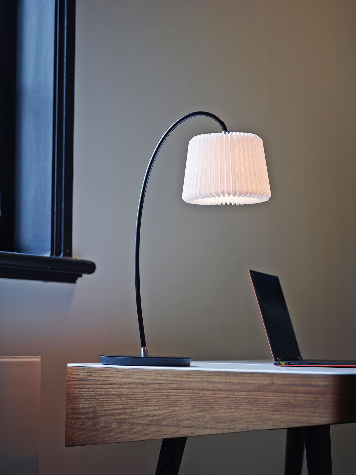 LeKlint320_Snowdrop_table_lamp_lifestyle1