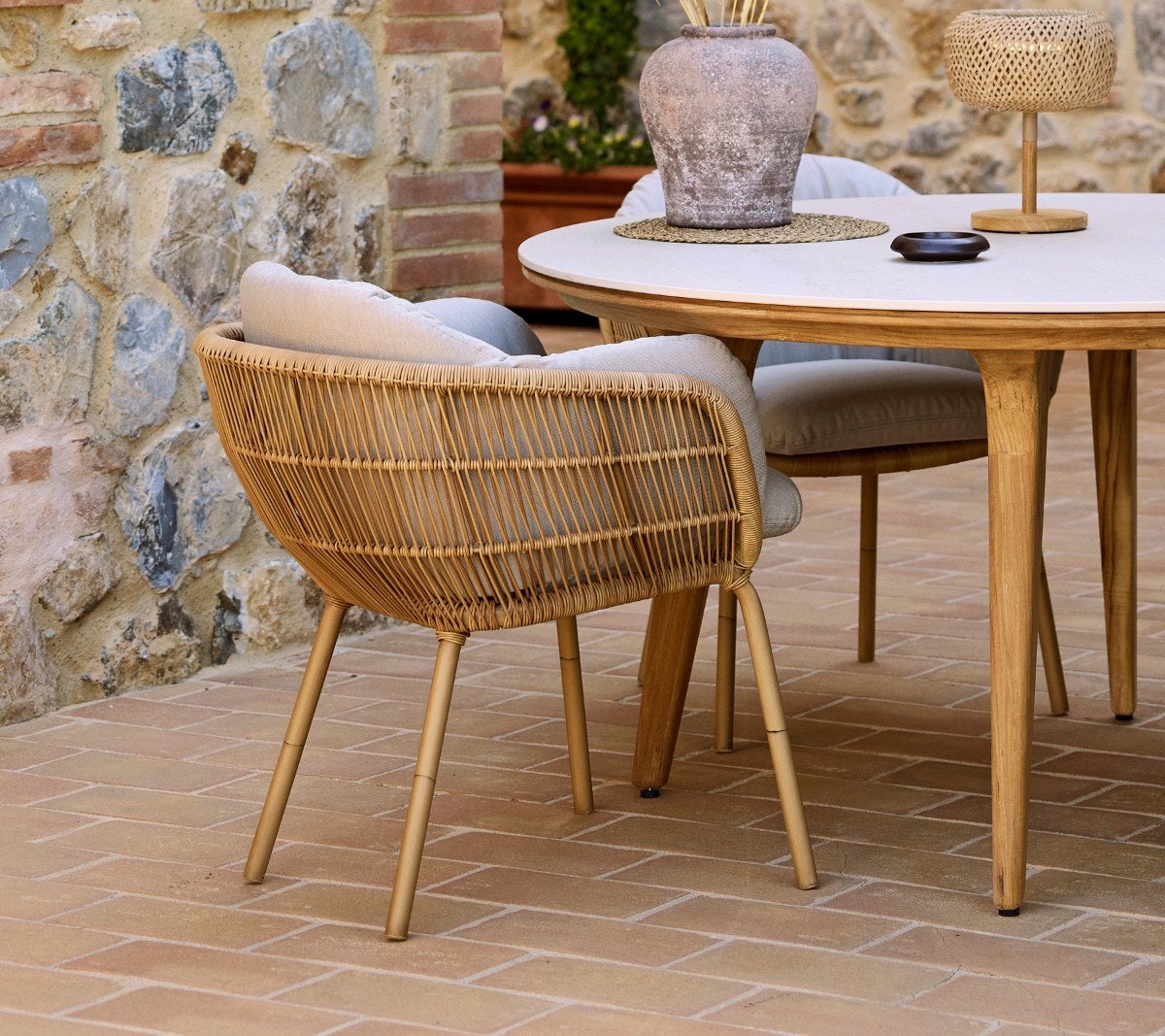 Stay-dining-chair-with-aluminium-legs-As-20221090-env-15ffd
