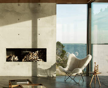 Härlig Iceland Mariposa Fårskinnsfåtölj vid brasan. Klädd i fårskinn Shorn White  med Svartaben